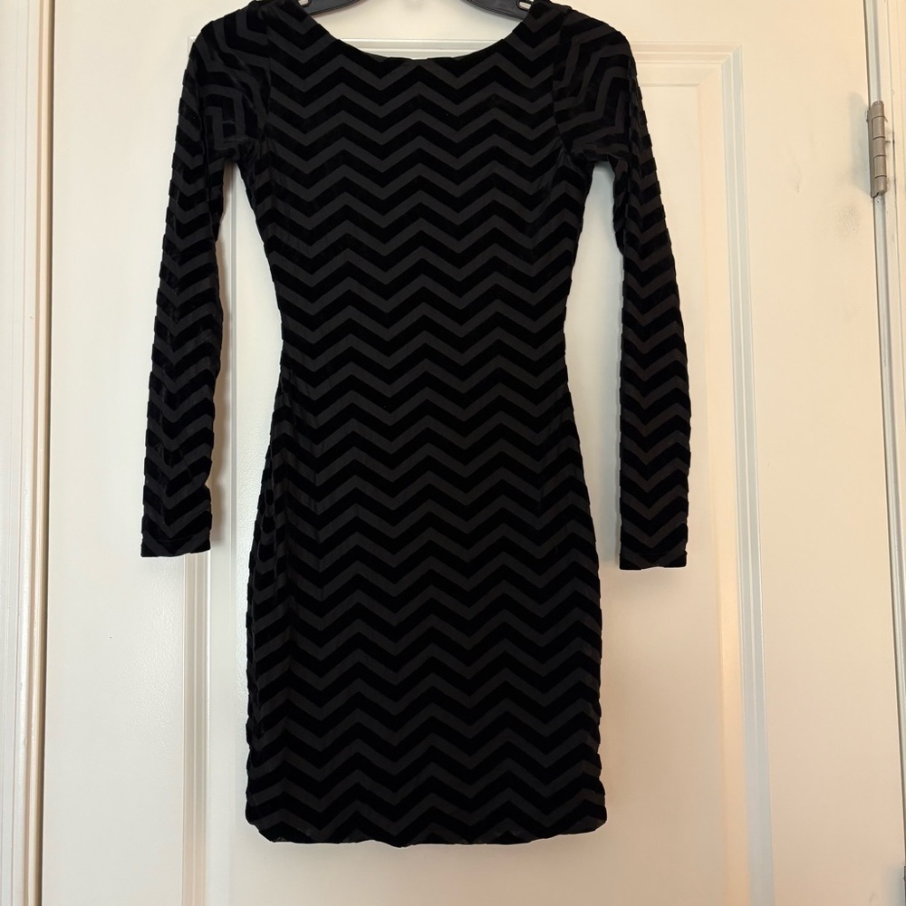 Soprano Black Velvet Long Sleeve Dress - Size XS - Picture 2 of 7